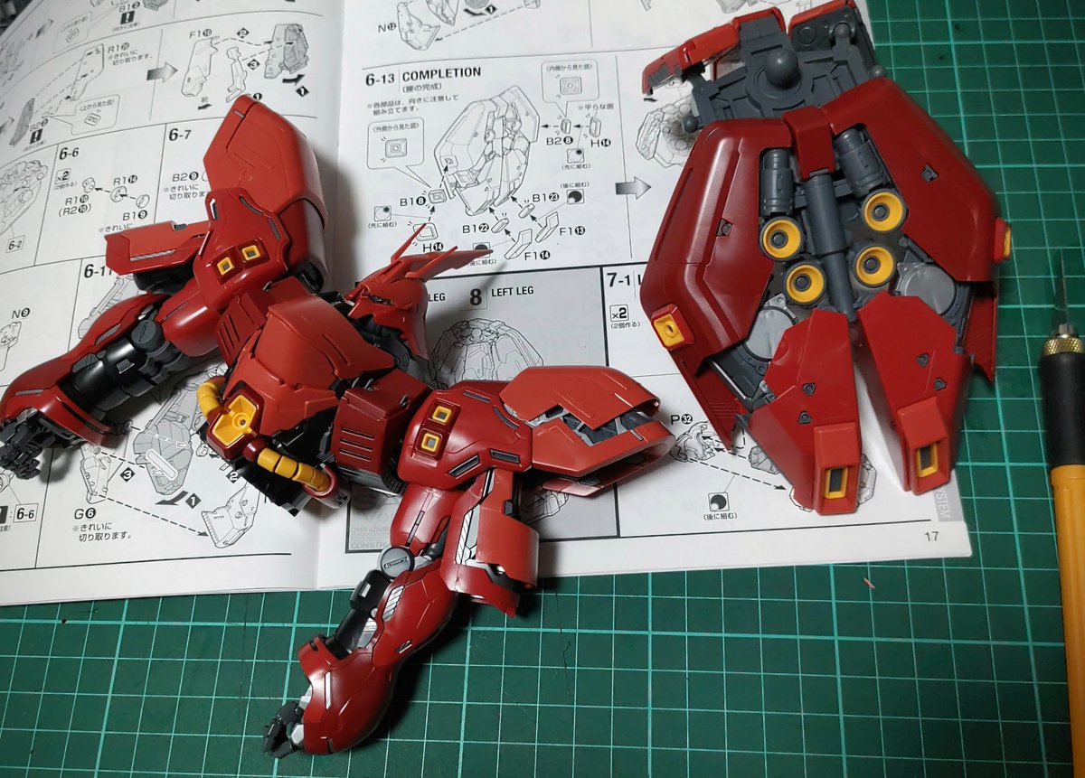 justice5633's tweet photo. 過去一大変だった塗装も大体終了したMGサザビー💦
デカールの量凄いけど完成まで頑張ろう😂 https://t.co/szPCnQdmHv