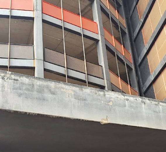 Nadaguay's tweet photo. Estadio sucio, como valencianos que afirman ser valencianistas, pero que desde dentro del club miran a otro lado con tal de llenarse los bolsillos y mangonear a periodistas lacayos para dar una capa de normalidad a algo que NO ES NORMAL.

Honor a quien no se arrastra por migajas. https://t.co/ewrcaWv4Cc