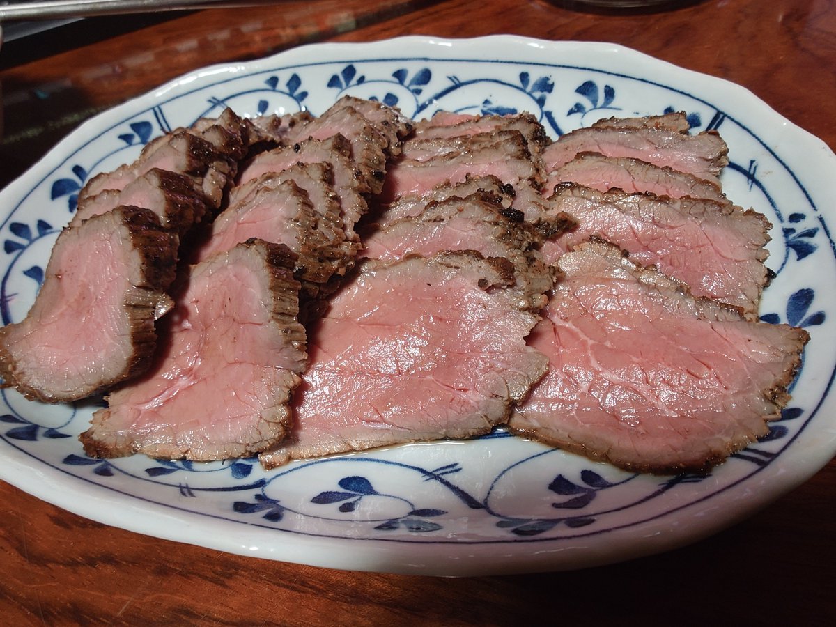 Harigane_KNM's tweet photo. 今日は二日酔いで作ったローストビーフだゴン https://t.co/XgS73NAF3h