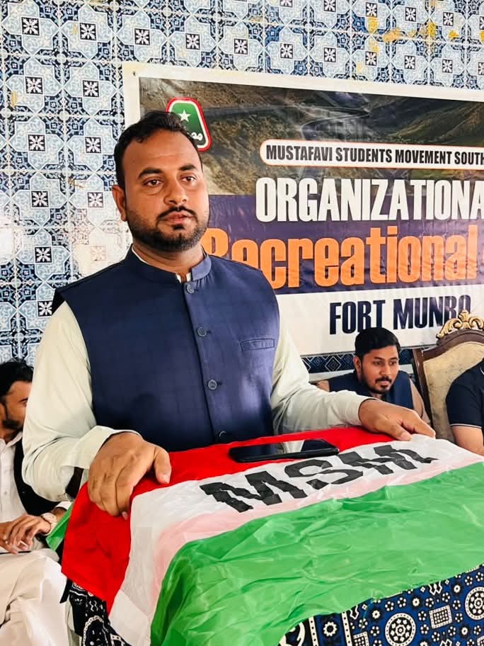 MSMPakistan_'s tweet photo. مصطفوی سٹوڈنٹس موومنٹ جنوبی پنجاب کے زیرِ اہتمام تربیتی و تفریحی کیمپ 2026 کے پہلے روز فورٹ منرو میں فکری و تربیتی نشست

فورٹ منرو: مصطفوی سٹوڈنٹس موومنٹ (MSM) جنوبی پنجاب کے زیرِ اہتمام 3 روزہ تربیتی و تفریحی کیمپ 2026 کے پہلے روز فورٹ منرو کے پرفضاء اور تاریخی مقام پر تربیتی سیشن کا انعقاد کیا گیا۔ شیخ فرحان عزیز مرکزی صدر MSM پاکستان نے طلبہ کو مصطفوی مشن کے بنیادی اہداف، شخصیت سازی، اور ملک و ملت کی قیادت کے لیے قائدانہ صلاحیتوں کی بیداری پر پرمغز اور مدلل بریفنگ دی۔ انہوں نے زور دیا کہ فطرت کے حسین مناظر کے درمیان اس کیمپ کے انعقاد کا مقصد طلبہ میں تنظیمی نظم و ضبط، باہمی اخوت، اور فکری پختگی کو اجاگر کرنا ہے۔

اس موقع پر  اسامہ مشتاق مرکزی جنرل سیکرٹری MSM پاکستان، سہیل مجید ڈپٹی جنرل سیکرٹری MSM پاکستان، راشد مصطفوی، مرکزی ناظم مراکش علم، شوکت علی مغل صدر MSM جنوبی پنجاب، یاسر کھوسہ صدر MSM سندھ، اور حسین نواز صدر MSM لاہور سمیت طلبہ کی کثیر تعداد نے شرکت کی۔ تمام شرکاء نے حاصل کردہ فکری و تنظیمی نکات کو اپنی عملی زندگی کا حصہ بنانے اور تحریک کے پیغام کو عام کرنے کے پختہ عزم کا اظہار کیا۔

۔
۔
۔
#FortMunro #MSMPakistan #RecreationalCamp2026 #YouthLeadership #SheikhFarhanAziz #MustafaviStudentsMovement #StudentEmpowerment