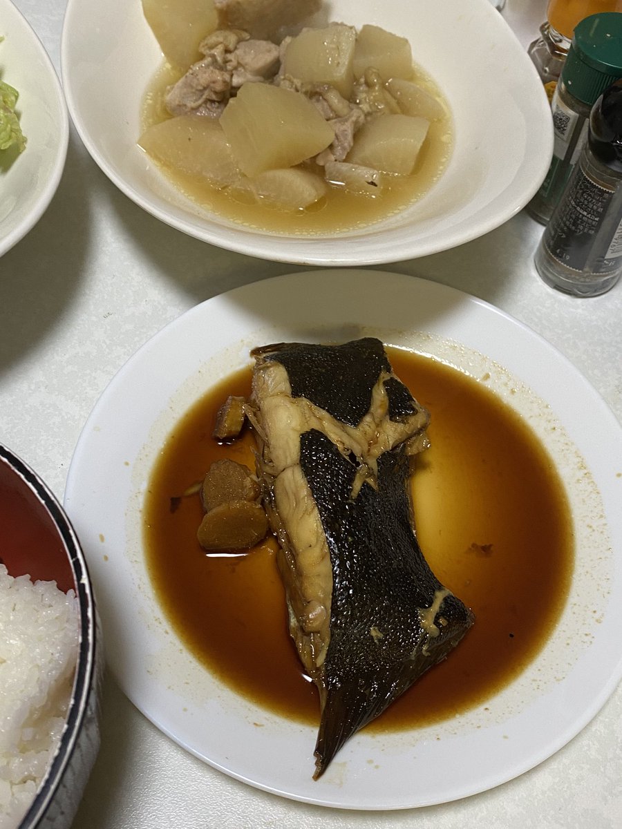 Atan211225's tweet photo. 本日のお品書き

カレイの煮付け
ポテトサラダ
大根と鶏ももを炊いたやつ https://t.co/gUWIQzMXNB
