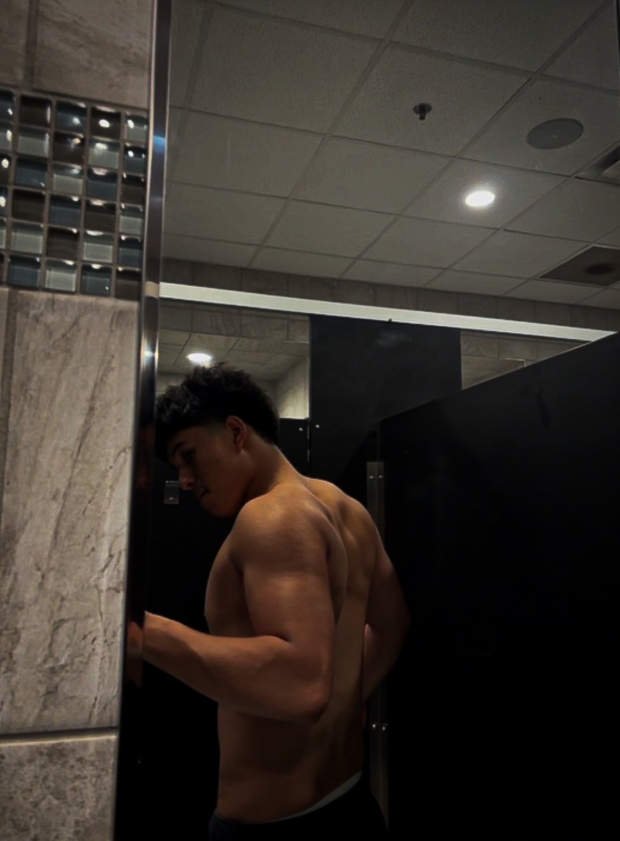 stxchris12's tweet photo. wtw 
#rgv956 #rgv #texas #latino #gym #rgvtx956 https://t.co/6C6YOQnRK5