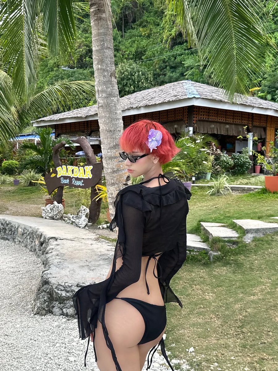 veet_j's tweet photo. Lost in paradise. https://t.co/sDDxULaW4J
