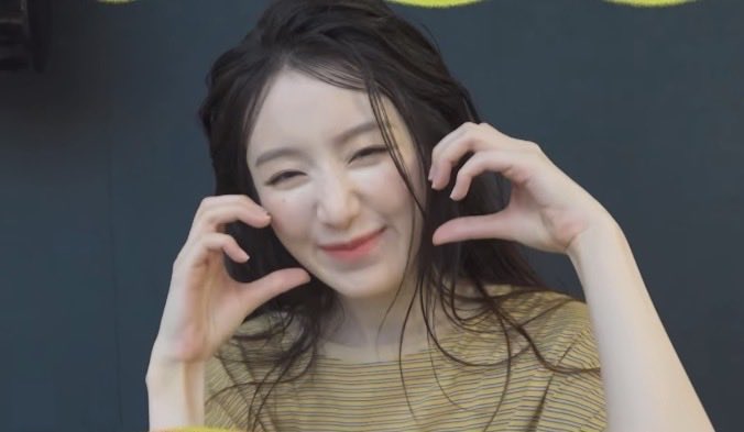 shuhuasupdate's tweet photo. THE CUTEST GIRL 😭😭😭💖💖 https://t.co/a89RqCUQur