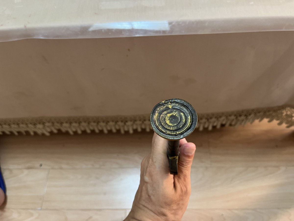 gorohta0's tweet photo. 春秋戦国楚の王墓群から発掘された、中国の国宝、越王勾践之剣🗡️のレプリカをゲット！！ネットで150元💁‍♀️長さ55cmで中々の出来栄え…ふふふ😏
日本にもって帰れるかな？！刃はついていない装飾品⚔️
#呉越同舟　#呉王夫妻　#伍子胥范蠡　　#湖北省博物館 https://t.co/uiNBA1JocF