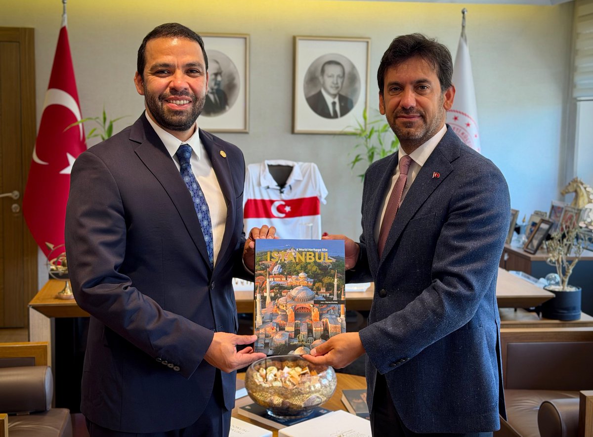 BatuhanMUMCU's tweet photo. Guatemala’nın Ankara Büyükelçisi Eduardo Enrique Hernandez Recinos’u Bakanlığımızda ağırlamaktan memnuniyet duyduk.

Görüşmemizde, Türkiye ile Guatemala arasındaki kültürel iş birliğinin daha da güçlendirilmesine yönelik konuları ele alarak karşılıklı görüş alışverişinde bulunduk. 

Kültürel diplomasi alanındaki ortak çalışmalarımızı geliştirecek adımlar üzerine verimli istişareler gerçekleştirdik.

@TCKulturTurizm 
@EmbaGTTurkiye 
@eduardoehr