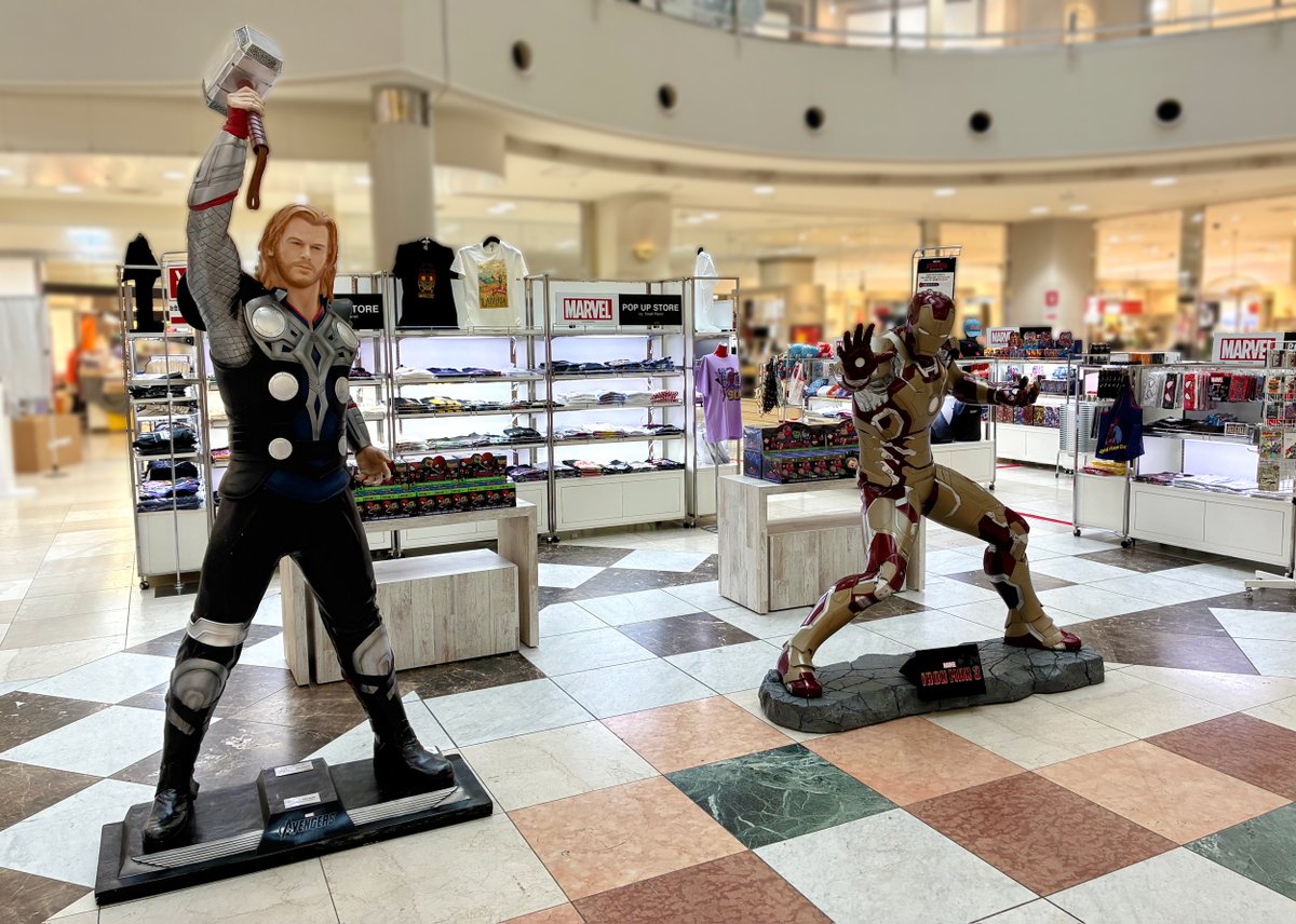 MARVEL_popup's tweet photo. 📅8/23(日)まで！
米子しんまち天満屋で好評開催中🕷
⠀
📍MARVEL POP UP STORE
1F しんまち広場
⠀
『#スパイダーマン：
ブランド・ニュー・デイ』グッズをはじめ、
マーベルヒーロー関連商品が勢ぞろい！
⠀
5,500円以上のお買い上げでノベルティプレゼント🎁

会場にはスタチューも登場✨

🔽詳細
https://t.co/EPAUjceUj5