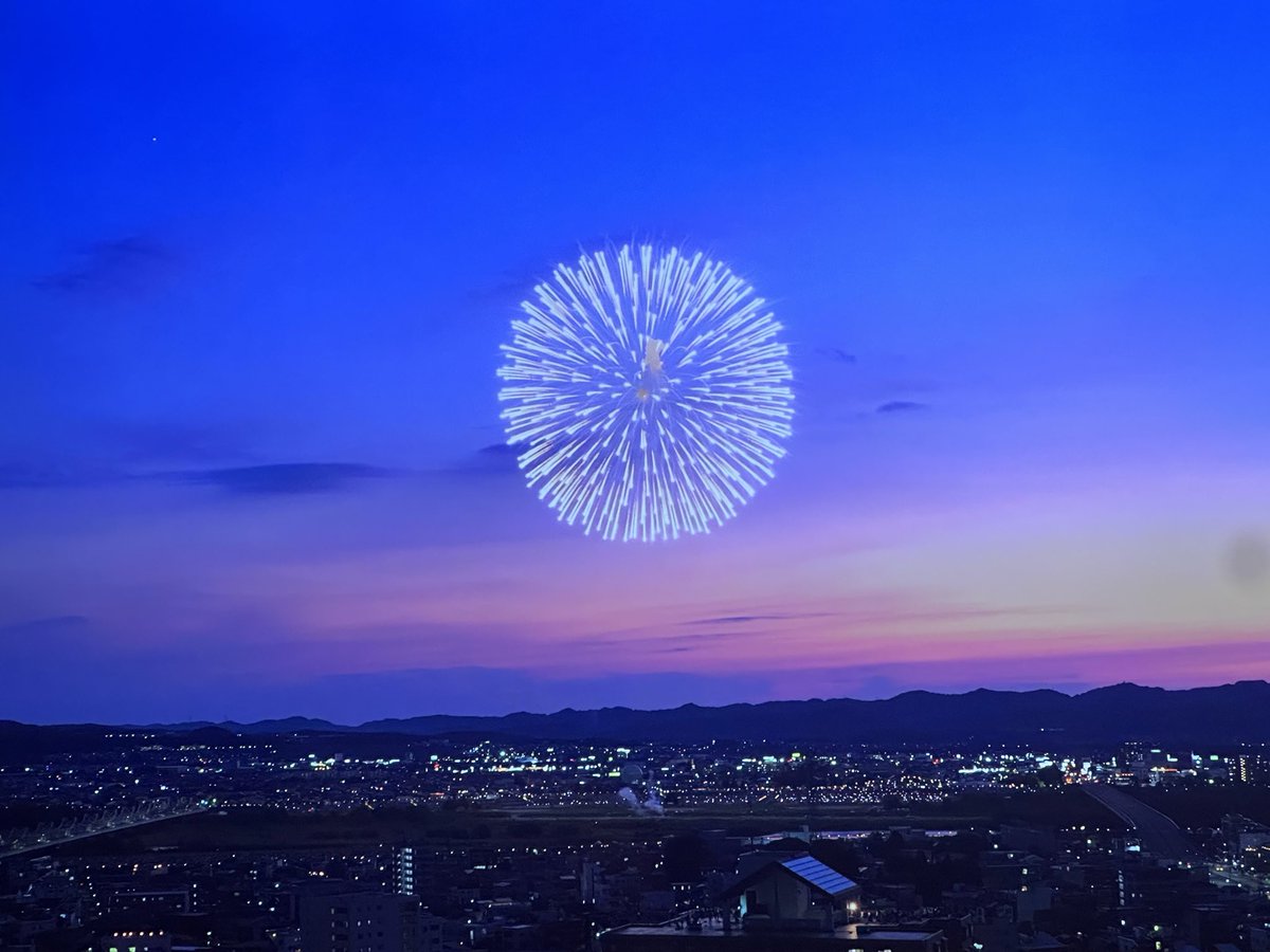 toki311_12's tweet photo. 長岡花火大会をYouTubeで見る🎇 https://t.co/BMjkMwbAU7