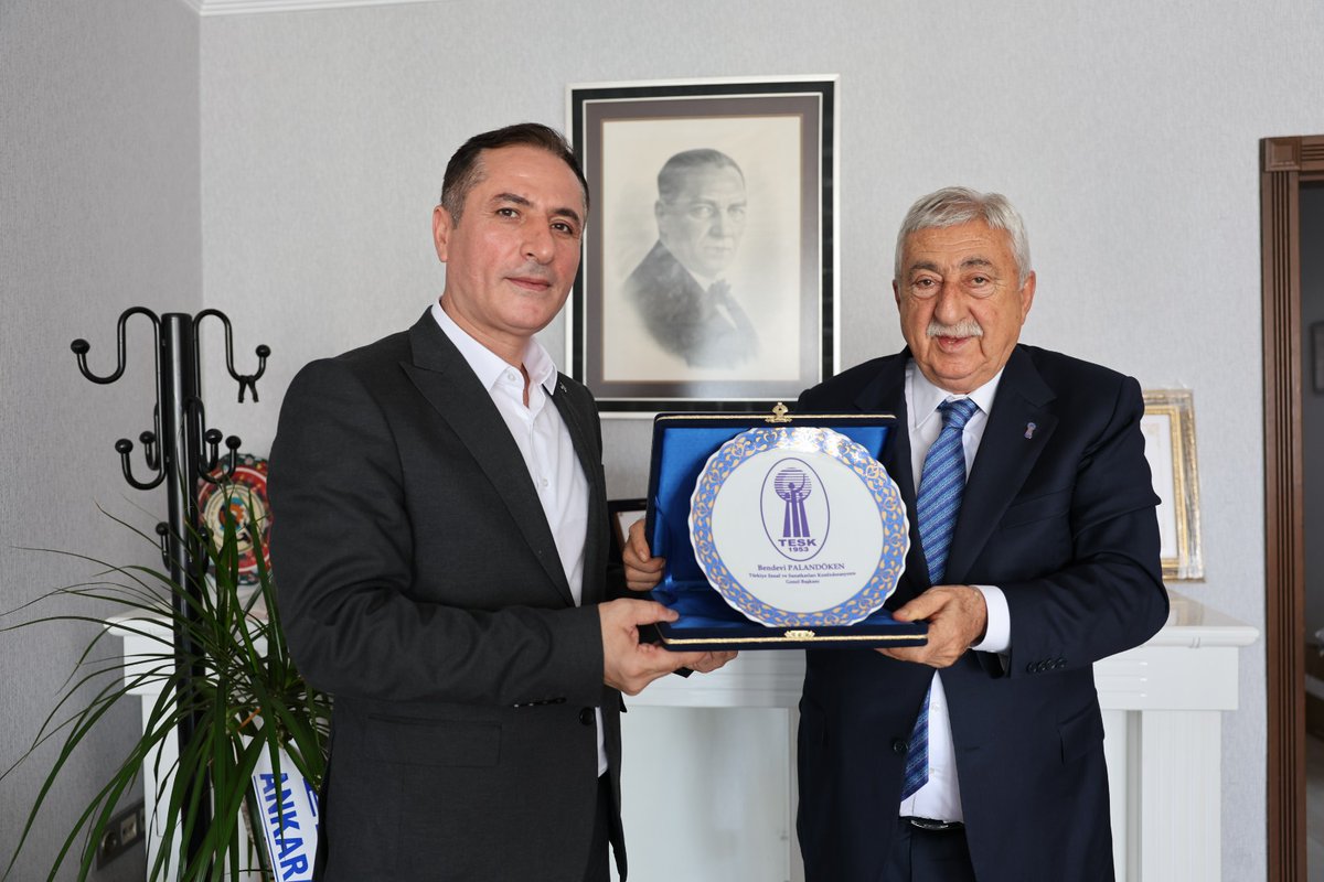 B_Palandoken's tweet photo. Türkiye Lokantacılar ve Pastacılar Federasyonu Başkanlığı görevine seçilen Sayın Savaş Delibaş’a hayırlı olsun ziyaretinde bulundum.

Ziyaretimizde, esnaf ve sanatkârlarımızı yakından ilgilendiren konular ile sektörün öncelikli gündem maddeleri üzerine değerlendirmelerde bulunarak görüş alışverişi gerçekleştirdik.

Nazik ev sahiplikleri dolayısıyla Sayın Savaş Delibaş’a ve federasyonun kıymetli yönetim kurulu üyelerine teşekkür ediyor, yeni dönemin federasyonumuz ve camiamız adına hayırlı olmasını diliyorum.