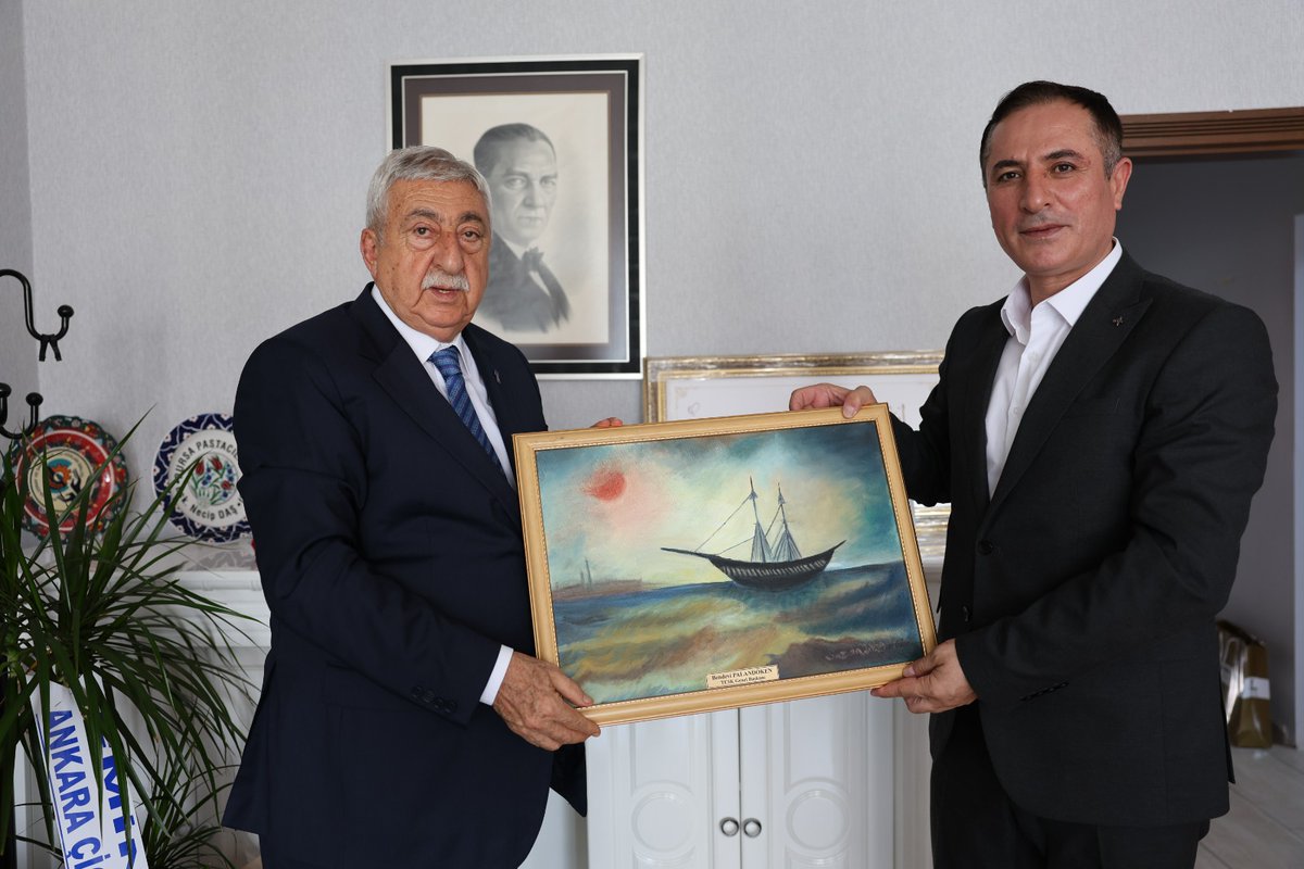 B_Palandoken's tweet photo. Türkiye Lokantacılar ve Pastacılar Federasyonu Başkanlığı görevine seçilen Sayın Savaş Delibaş’a hayırlı olsun ziyaretinde bulundum.

Ziyaretimizde, esnaf ve sanatkârlarımızı yakından ilgilendiren konular ile sektörün öncelikli gündem maddeleri üzerine değerlendirmelerde bulunarak görüş alışverişi gerçekleştirdik.

Nazik ev sahiplikleri dolayısıyla Sayın Savaş Delibaş’a ve federasyonun kıymetli yönetim kurulu üyelerine teşekkür ediyor, yeni dönemin federasyonumuz ve camiamız adına hayırlı olmasını diliyorum.
