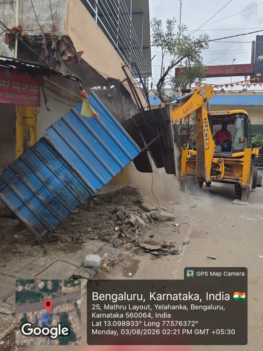 GBA_office's tweet photo. ๐ง Footpath Encroachment Clearance Drive in Progress
The Bengaluru North City Corporation is carrying out a Footpath Encroachment Clearance Drive at Dairy Circle, Mathru Layout, Yelahanka to restore pedestrian pathways and ensure safe, obstruction-free movement for the public.
This ongoing initiative reflects the Corporation's commitment to protecting public spaces, improving walkability, and creating a cleaner, more accessible urban environment.
#BengaluruNorthCityCorporation #GreaterBengaluruAuthority #FootpathClearance #EncroachmentFree #PedestrianSafety #CleanBengaluru #Yelahanka