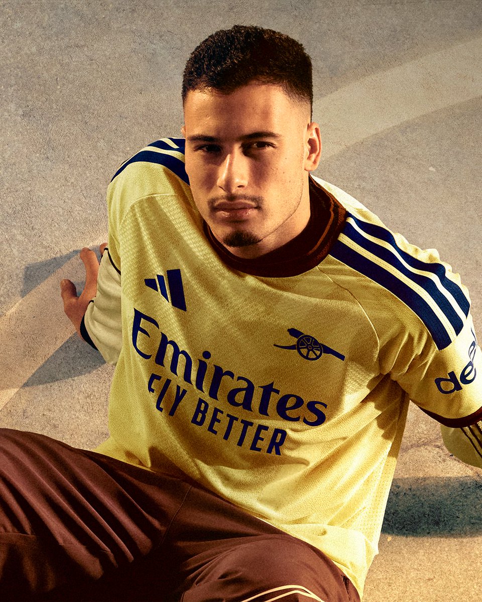 SkySportsPL's tweet photo. Arsenal's third kit for the upcoming Premier League season! 👀👕 https://t.co/K6j007TEyF