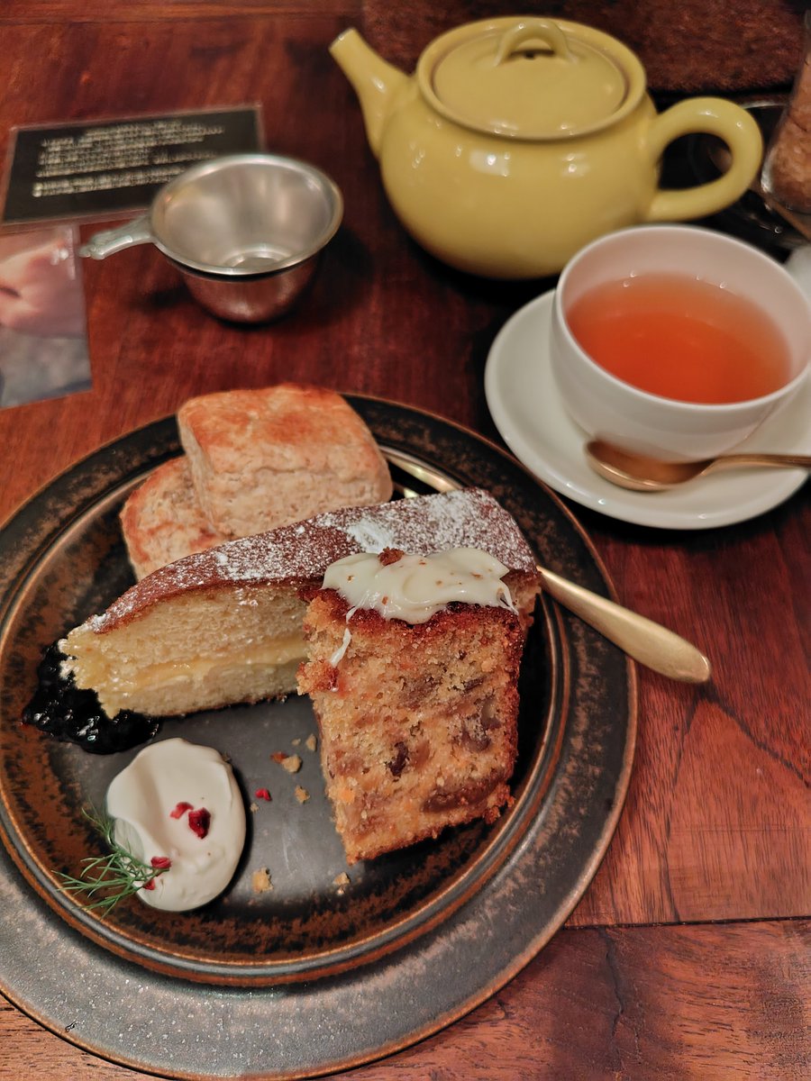 Shinondam's tweet photo. せっかくだから三宮のマヒシャさんでお茶をした。通常ならミルクティーなんだが、暑すぎてストレートティー。茶葉はヌワラエリヤ。
これで、しばらくは生き延びる。 https://t.co/WTpz7yVgbQ