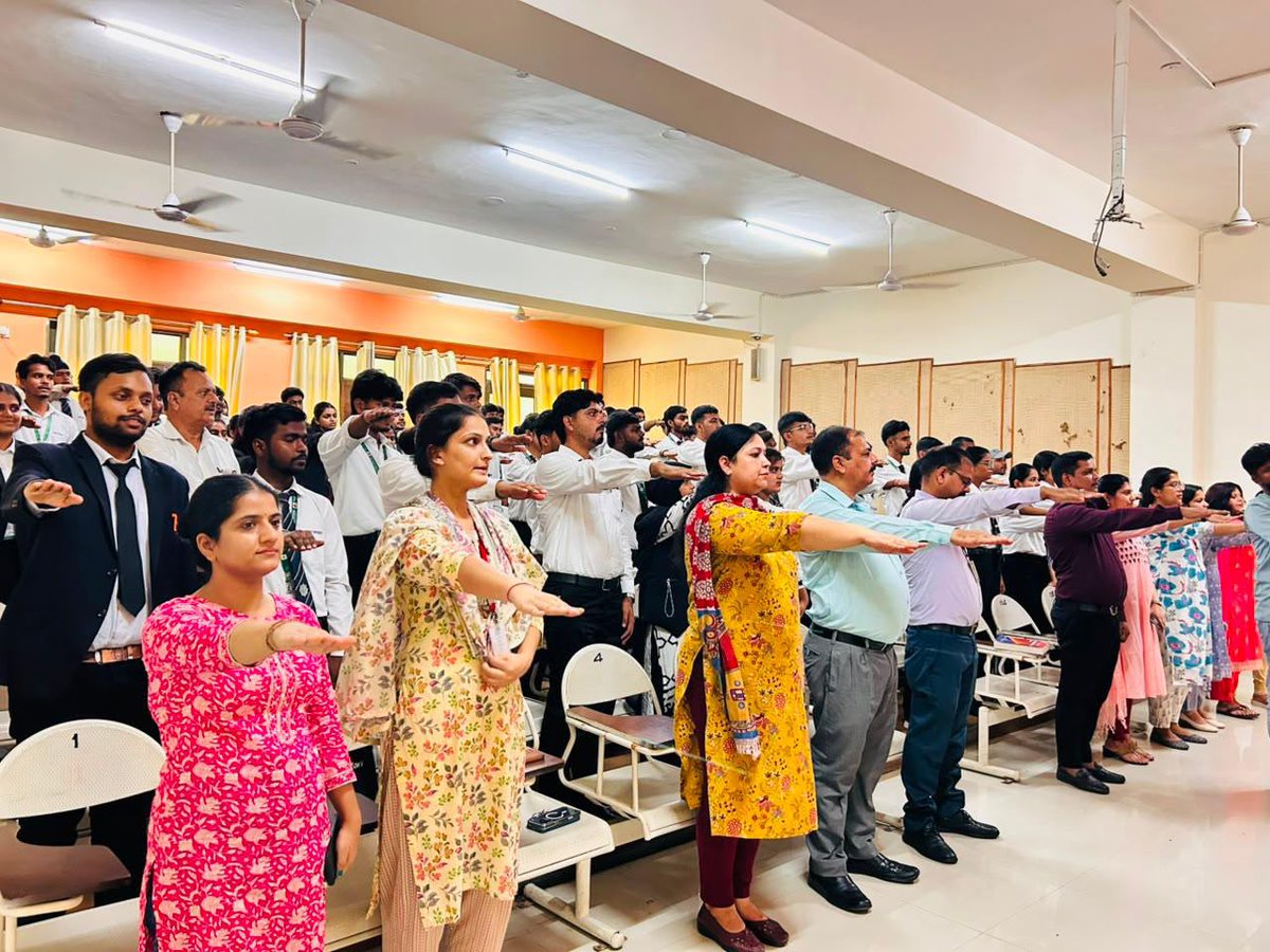 MYBharatHQ's tweet photo. On 2nd August, volunteers of My Home India, came together for the virtual interaction with Hon'ble Prime Minister Shri Narendra Modi Ji and reaffirmed their commitment to nation-building by taking the Nasha Mukt Yuva Pledge.

#MYBharat #NashaMuktYuva https://t.co/aWVtz0s3DM