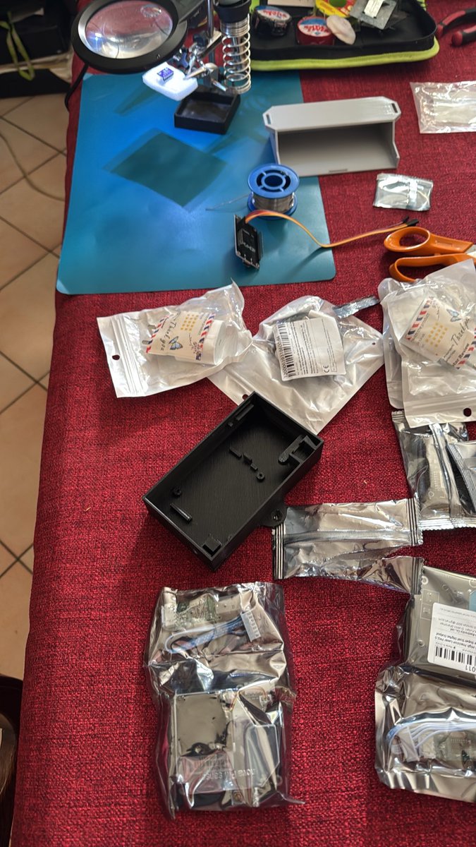 MoisanRomain's tweet photo. Atelier montage capteur particules fines ! #luftdaten #airrohr https://t.co/AvhDPSCeKT
