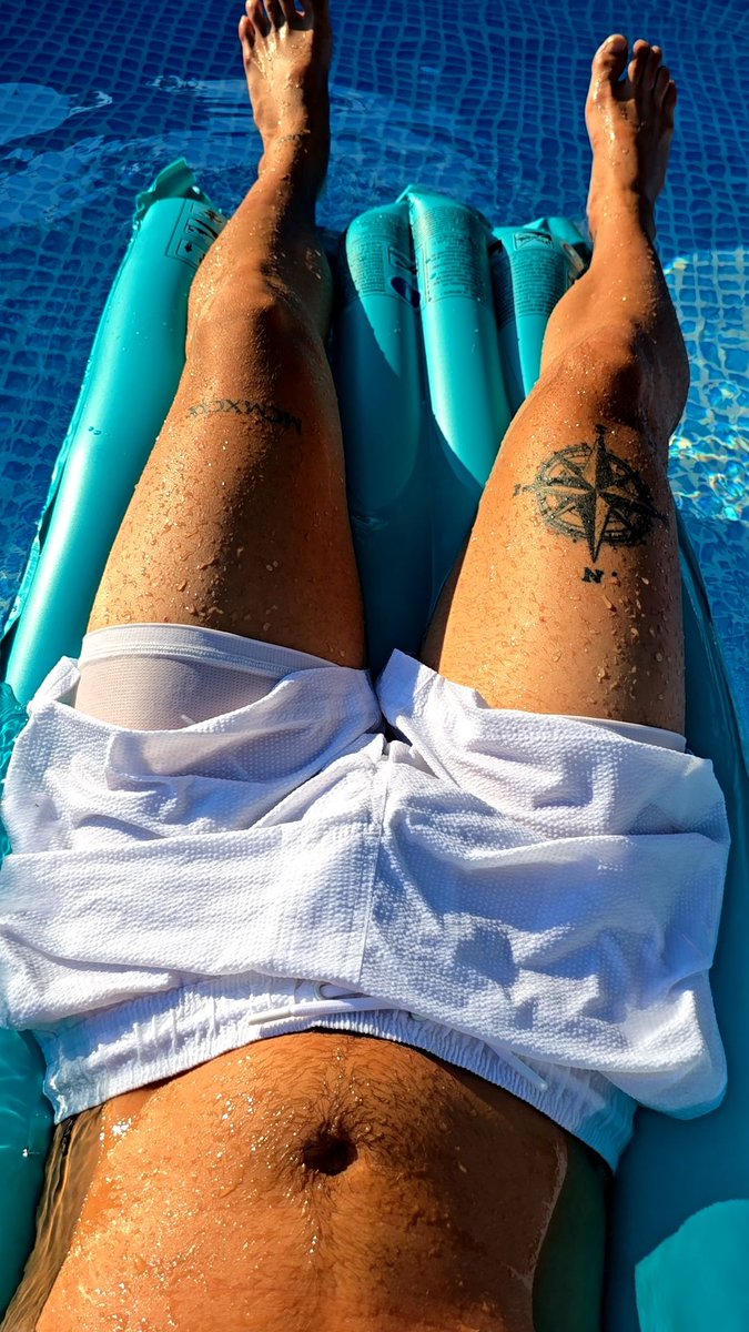 RaulSeb99's tweet photo. Ig:raul.sebii #life #legs #lgbt https://t.co/lgx536pxBk