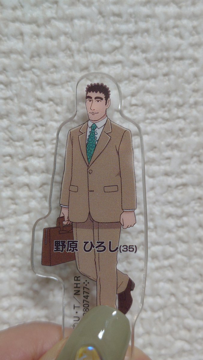 ___yasai's tweet photo. 今気づいたんだけどこのアクスタネクタイの柄がクリッピングされてなくてキモいことになってる😭😭😭😭😭 https://t.co/qZHYrIPvS0