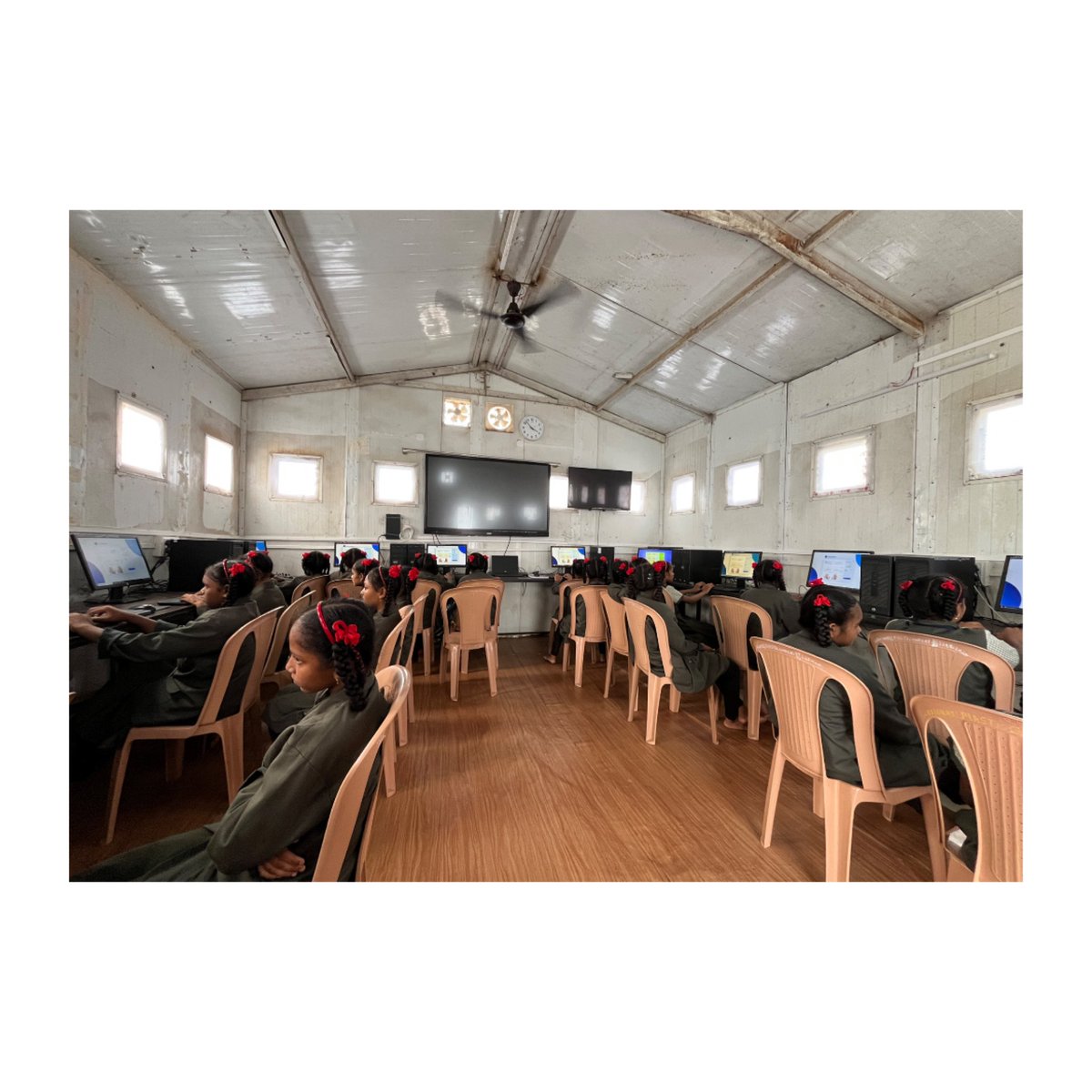 GLRS_UKAI's tweet photo. 💻📚 કમ્પ્યુટર લેબમાં ડિજિટલ શિક્ષણ!
ટેક્નોલોજી સાથે શીખતા વિદ્યાર્થીઓ, વિકસતા કૌશલ્યો અને ઉજ્જવળ ભવિષ્ય તરફ એક પગલું. 🚀✨
#ComputerLab #DigitalEducation #GLRSUkai #DigitalLearning #Education #TechnologyInEducation https://t.co/foMZf2zXah