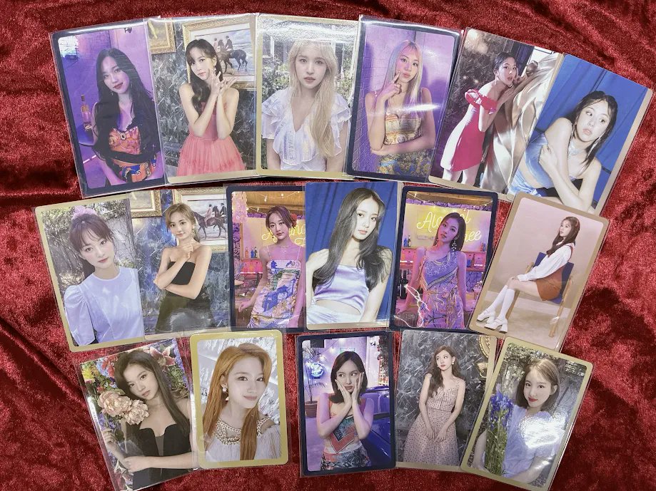 🍭入荷情報🍭 #TWICE ダヒョンちゃんうちわや、各メンバーのトレカなど