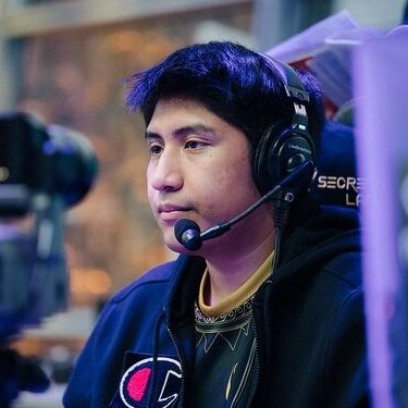 PolylocketDota2's tweet photo. Gorgc 🇸🇪 on Wisper 🇧🇴 :

"Wisper 🇧🇴 is actually one of the biggest tilters in Dota. He doesn't show it, but his gameplay shows it every time.

He's lucky top is owning. They're probably trying to calm Wisper 🇧🇴 down. "Tranquilo, tranquilo. Top es good."" https://t.co/0VYcmvbGRM