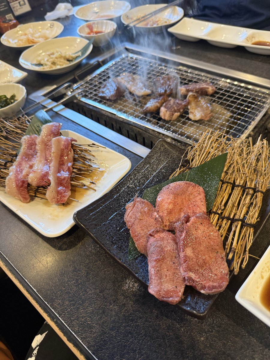CUSMONASHI's tweet photo. 今日は炭火で逝きます https://t.co/Q3ZF9Ln4L8