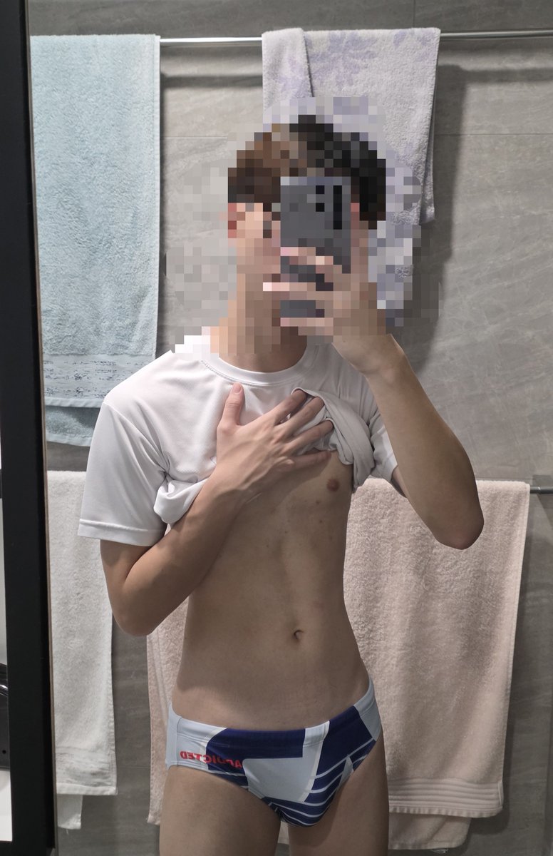 Zzzisnicetime's tweet photo. So I got a pair of swim trunks but I dont rly swim hahah https://t.co/QiSFCsbRU8