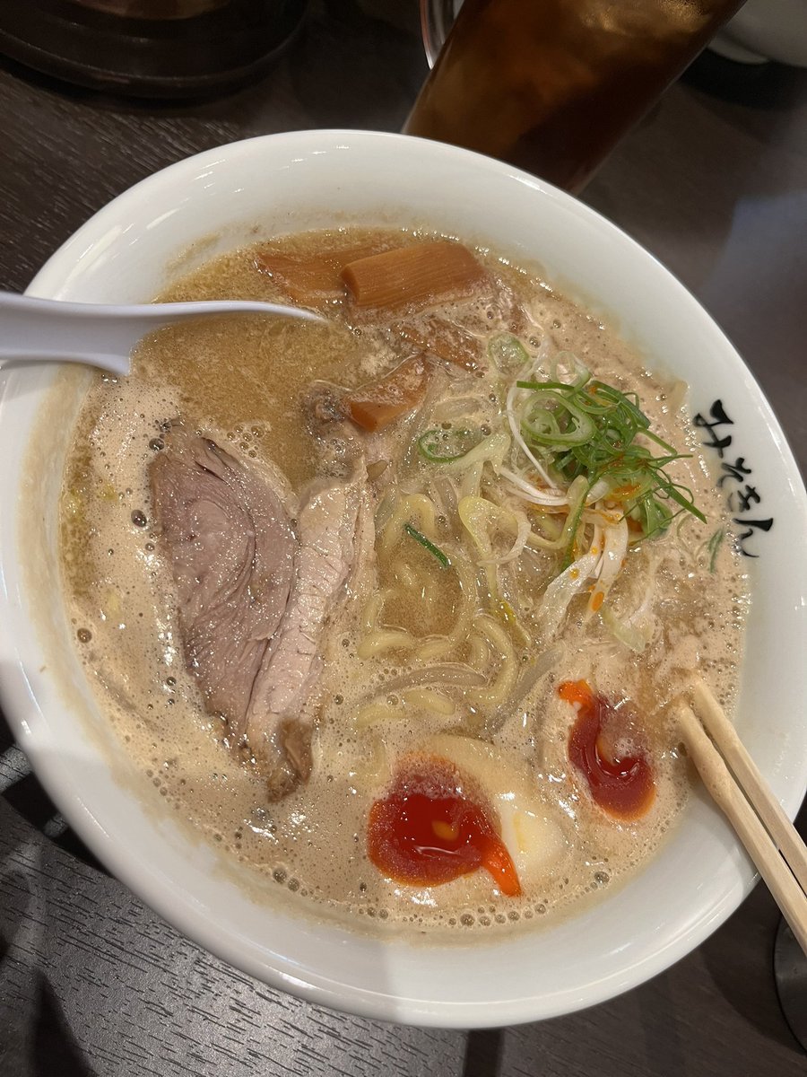 HeartLes464984's tweet photo. みそきん初日にお邪魔しました🍜
大変貴重な時間と経験をした。
あんなに緊張した🤣ラーメン屋は二度とないですが、好みのラーメンだったのでまた行きたい😊胃痛おきなくて食べやすかった🍜 https://t.co/h312WfJMDD