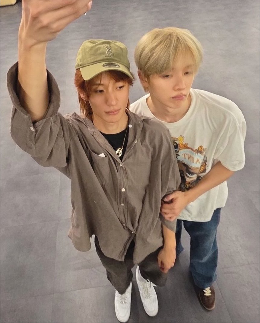 thexnh's tweet photo. แคปชั่น: 
พี่ชิบอกว่างอนมาก ใครที่ไม่สั่งเกี๊ยวมาเผื่อแถมกินของตัวเองหมดคนเดียวโดยไม่ชวน วันนี้ไม่ต้องมาคุยด้วย พี่ชิไม่อยากคุยกับคนใจร้าย https://t.co/di2phvhd7x