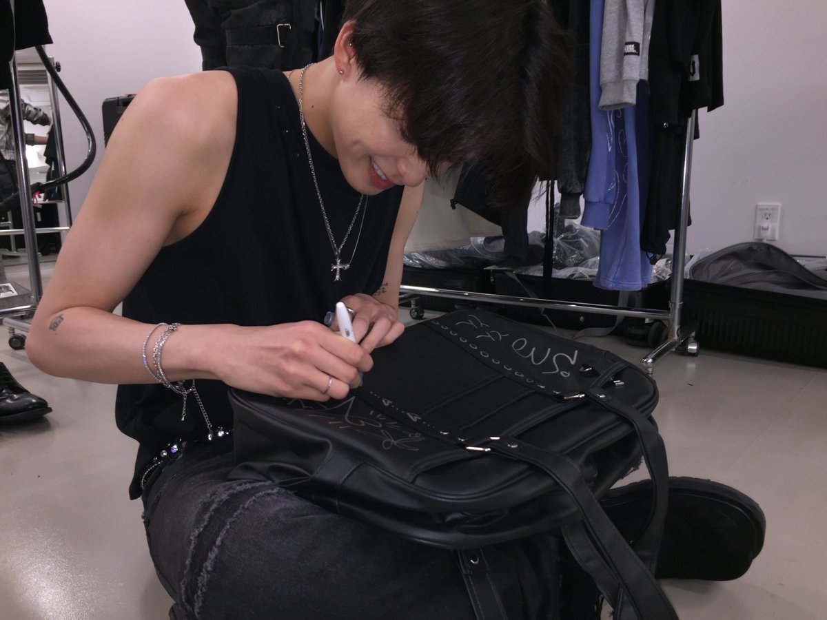 asahiletsgo's tweet photo. 아사히디엠으로이런사진보내는데뭐임? https://t.co/YTcV7YEstU