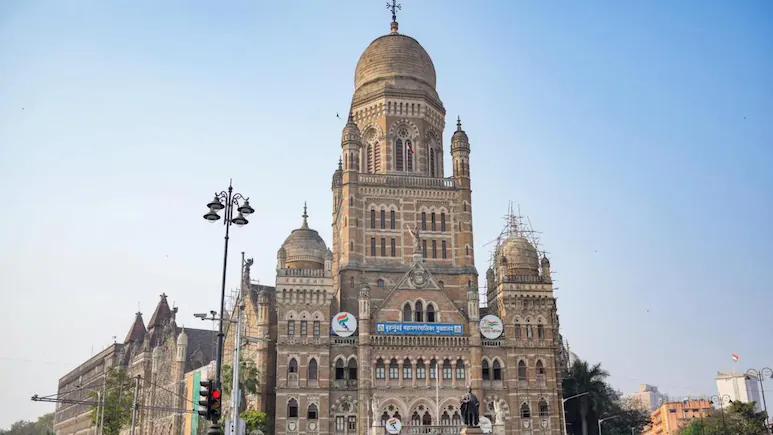 ndtv's tweet photo. 112 Mumbai Civic Body Officials Named In Corruption Cases Still On Job, Reveals RTI
https://t.co/nmSjHp9D9Q https://t.co/KFeADTjObh