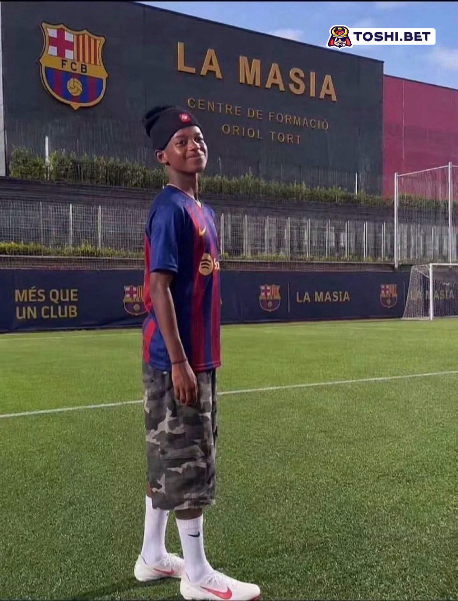 AnabellaMarvy's tweet photo. A Barcelona fan made a video of Sidiya Musa, a kid from Mauritania playing football on the street with his friends and posted it on X in 2025. 

Barcelona scouts saw the video, and now he’s signed for La Masia. Dreams do come true 🥹❤️ https://t.co/PUrbRensAd