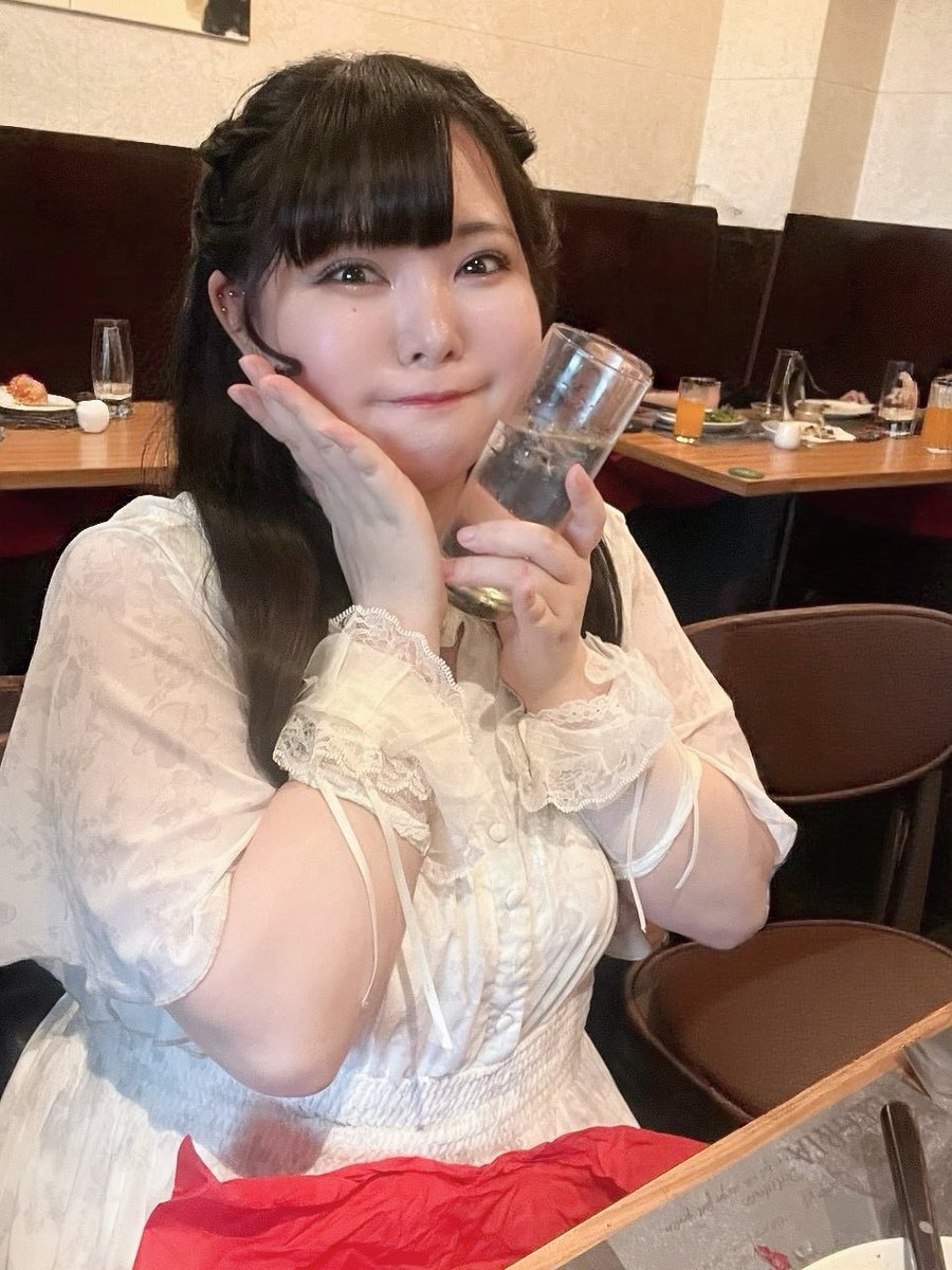 shion0_25mg's tweet photo. 「誹謗中傷されても気にしないのは何故？」とよく聞かれるけど、
誰に何を言われたところで魂の美しさは変わらないからよ。
逆に、誰を攻撃したところで自分の立ち位置は変わらないわ。
人生は限りある時間を幸せに生きた者が勝つゲームよ！グッドラック✊ https://t.co/iezkjBg0ti