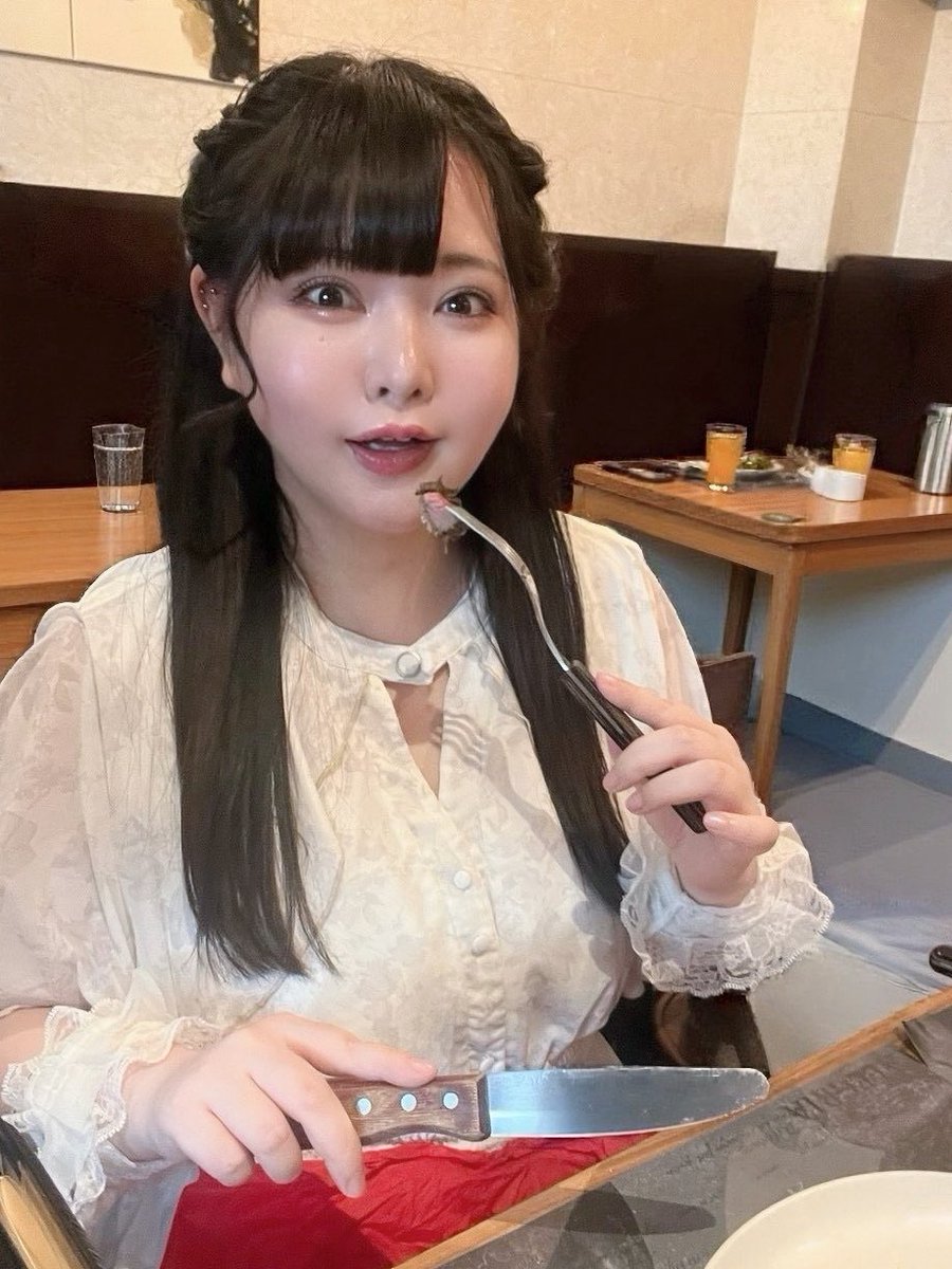 shion0_25mg's tweet photo. 「誹謗中傷されても気にしないのは何故？」とよく聞かれるけど、
誰に何を言われたところで魂の美しさは変わらないからよ。
逆に、誰を攻撃したところで自分の立ち位置は変わらないわ。
人生は限りある時間を幸せに生きた者が勝つゲームよ！グッドラック✊ https://t.co/iezkjBg0ti