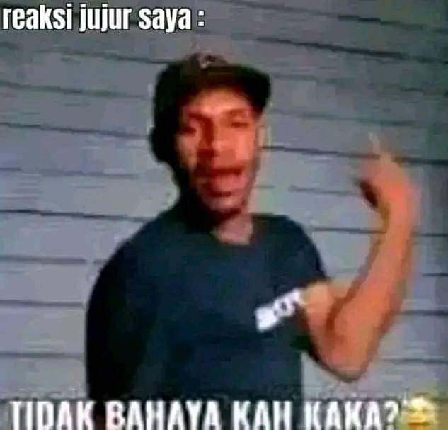 secomineosan's tweet photo. Fokus ngeliatin MV Dino sambil ngebuka segel cat akrilik pake gigi, eh muncrat ke lidah https://t.co/gh3exbA769