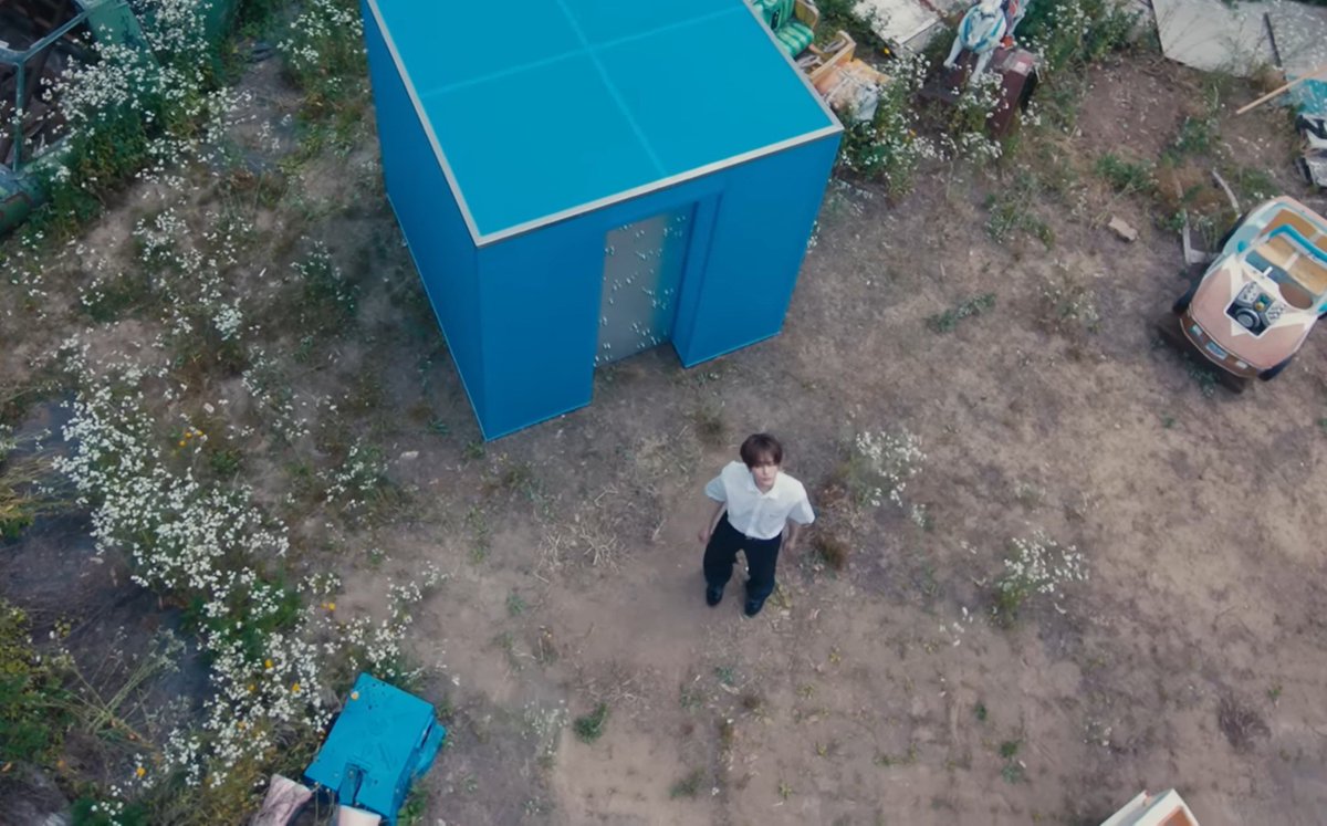 eridanxz's tweet photo. Anxin was seen outside the 'box', his reflection was seen during js scene, he has no line in the trailer, and his poster line was the last to appear before the trailer ended. He better be the key or the mastermind or wtv it is in that world or else you are ded wk1. https://t.co/trTbNNA17n