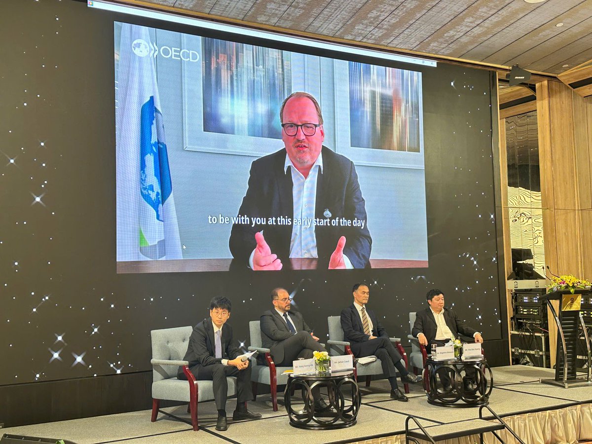 schaal_andreas's tweet photo. Fewer than 1 in 5 small businesses in the OECD use AI, compared with over 50% of large firms.

At this #APEC workshop, I showed how @OECD is helping MSMEs catch up via global partnerships &amp; benchmarking tools. Many thanks to @MOFAVietNam for the invite.

➡️https://t.co/D7CiuZL3gu https://t.co/9CAc2cnueH