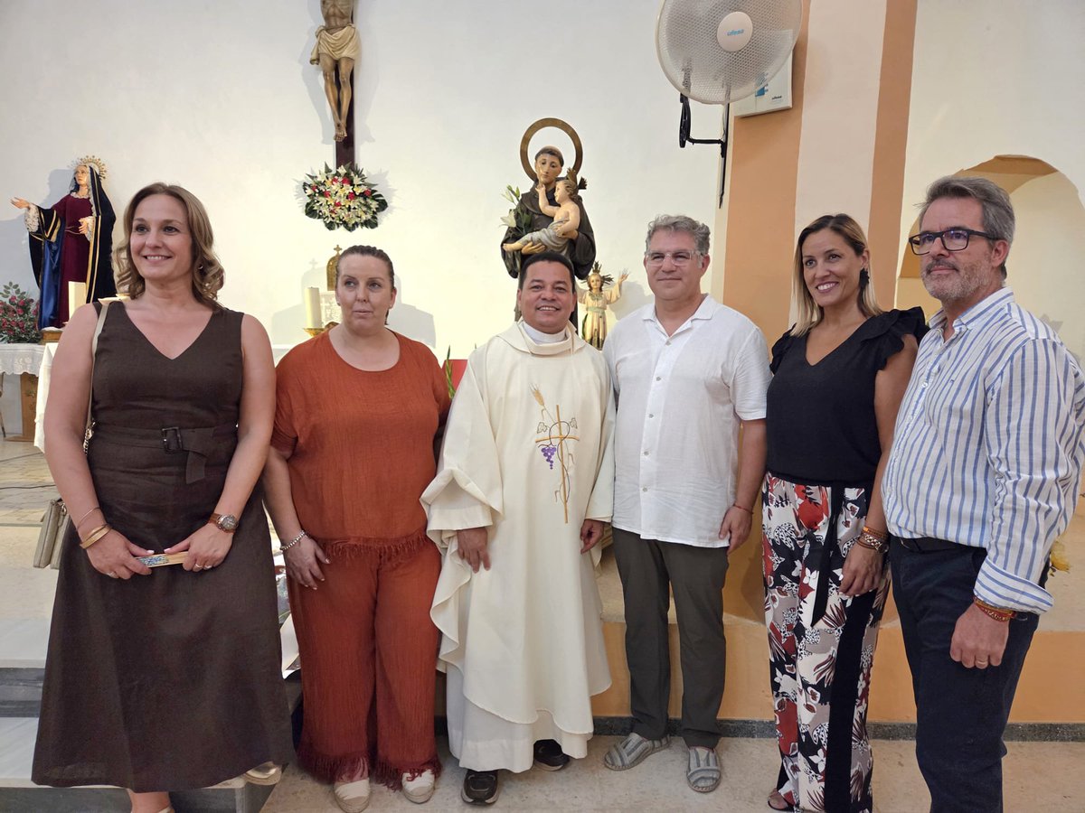 Vox_Hellin_Of's tweet photo. #LasMinas
✝️ Procesión, Ofrenda y Santa Misa en la pedanía de Las Minas, con motivo de sus fiestas patronales en honor a San Antonio de Padua.
👥 Nuestros concejales @HellinRaquel y @FaustinoHellin, han participado de los actos.
1/2 https://t.co/hNHfC53kXN