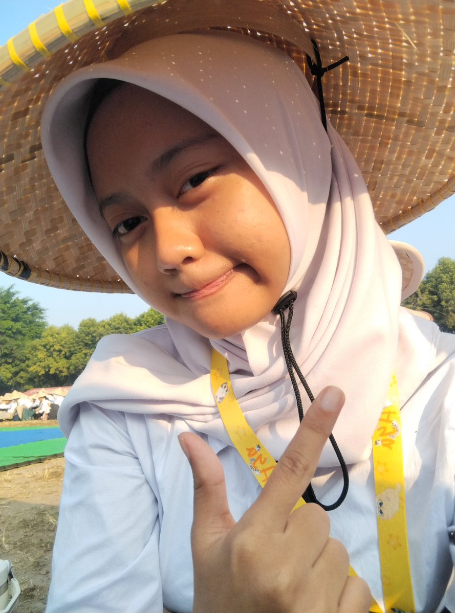 ayvrnj's tweet photo. gua dengan lanyard kuning gua💛 https://t.co/wbtUB1IGUC