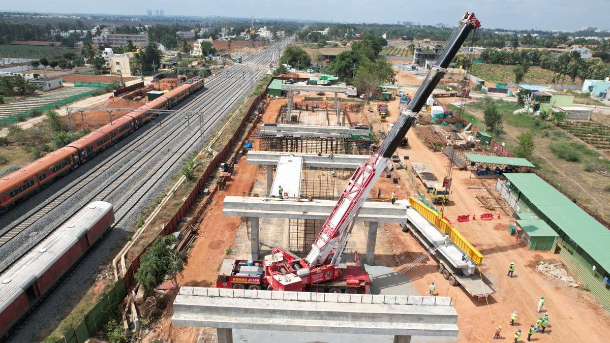 RailAnalysis's tweet photo. #BengaluruSuburbanTransportProject achieves milestone with first #TGirder launch on #Corridor4A
Read more: https://t.co/v6DvCNV0S1
#KRIDE #RVNL #RPPL #BSTP #KanakaLine #HuskurStation #Station #HeelaligeKaggadasapura #Infrastructure #Construction #Connectivity #RailAnalysis https://t.co/91pjRAGc66