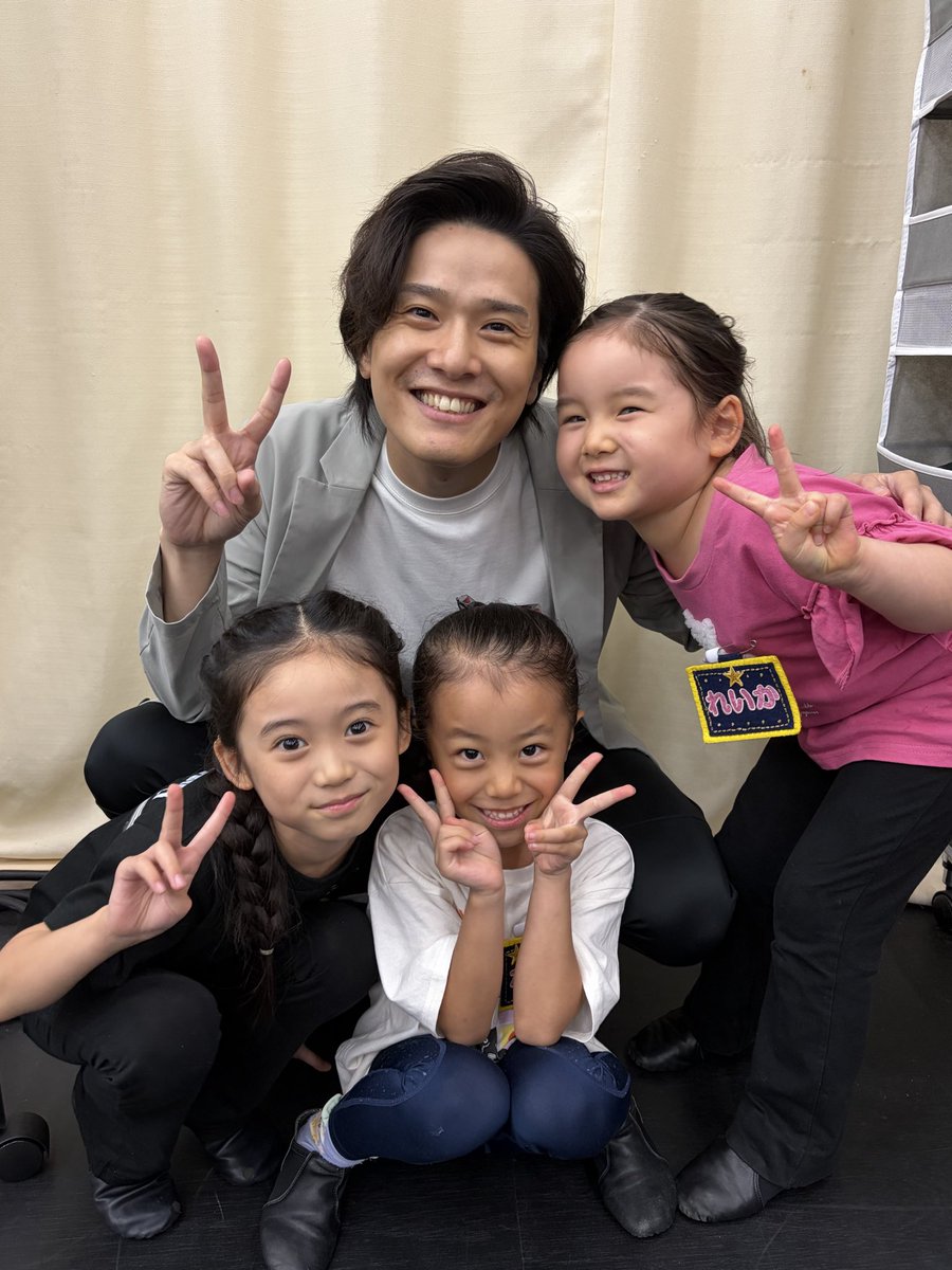 kentokinouchi's tweet photo. ミュージカル『SPY×FAMILY2』
お稽古真っ只中です！

そして、今日で37歳になりました！
素敵な一年にします！⭐️

アーニャ達とウィン君と✌️ https://t.co/mupOEONRaG