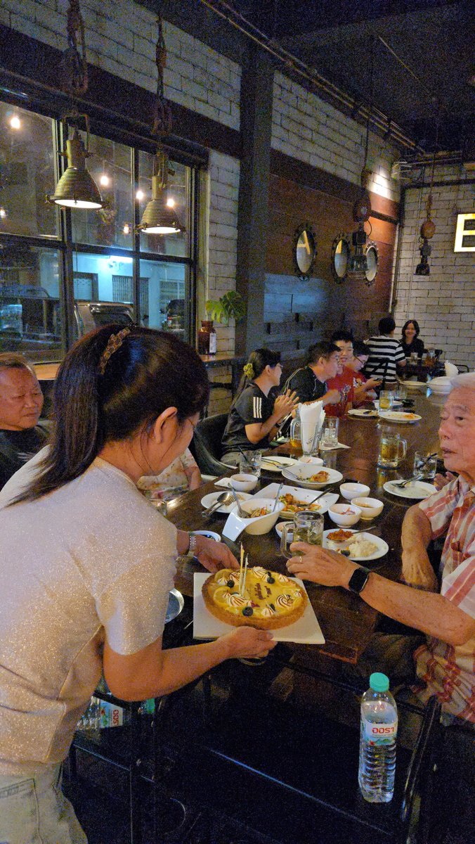 juju_teeforever's tweet photo. #HBDpapa
#BarcoCafe
ครบรอบอายุ83เข้า84 ของอากงสมภพ ร่วมอวยพร "สุขภาพแข็งแรง ร่ำรวยเงินทอง"นะคร๊า..♥️🎂 https://t.co/zlWhcubMb6