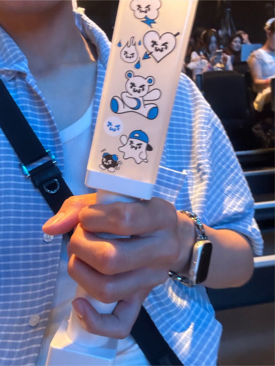tono98tws's tweet photo. 初現場こんな近くでtwsに会えるなんて思ってなかった❕

みんなかっこよかった🫧

#tws #투어스 https://t.co/c8x9hLb9dA