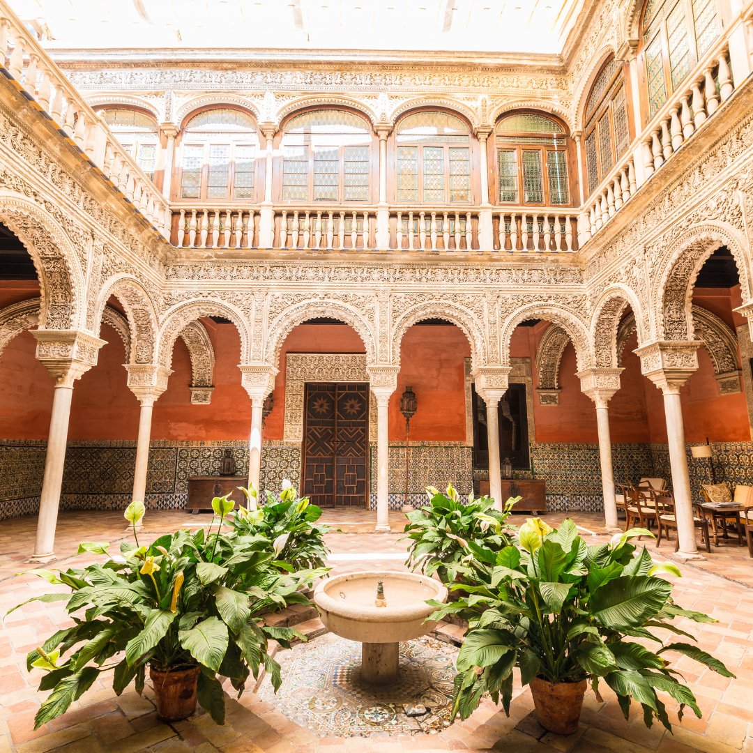 Luxury_Spain's tweet photo. @sevillaciudad , un destino de excelencia que fusiona historia y modernidad, se erige como un referente del lujo en Europa. 
Con 21 hoteles de cinco estrellas y una oferta cultural inigualable, cada visita se transforma en una experiencia única.  

https://t.co/8JNX3Y3Cq5 https://t.co/eRQCWAdqqB