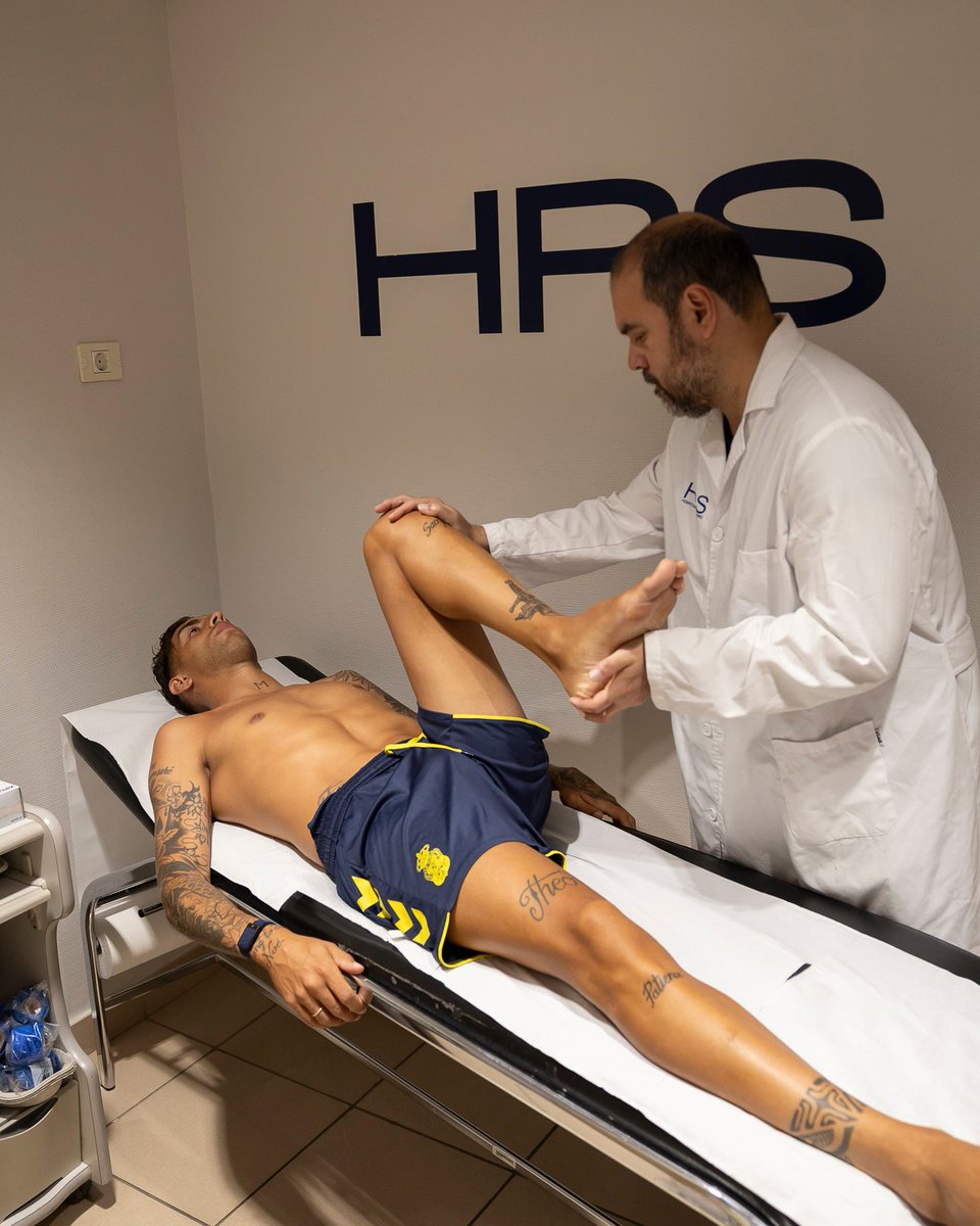 UDLP_Oficial's tweet photo. 💪🏽 ¡Sin tiempo que perder! Jefté pasó el reconocimiento médico en @HPS_Hospitales 🙌🏽

#PretemporadaUD #LaUniónHaceLasPalmas #SienteLaUnión https://t.co/Ok9v1GsACK