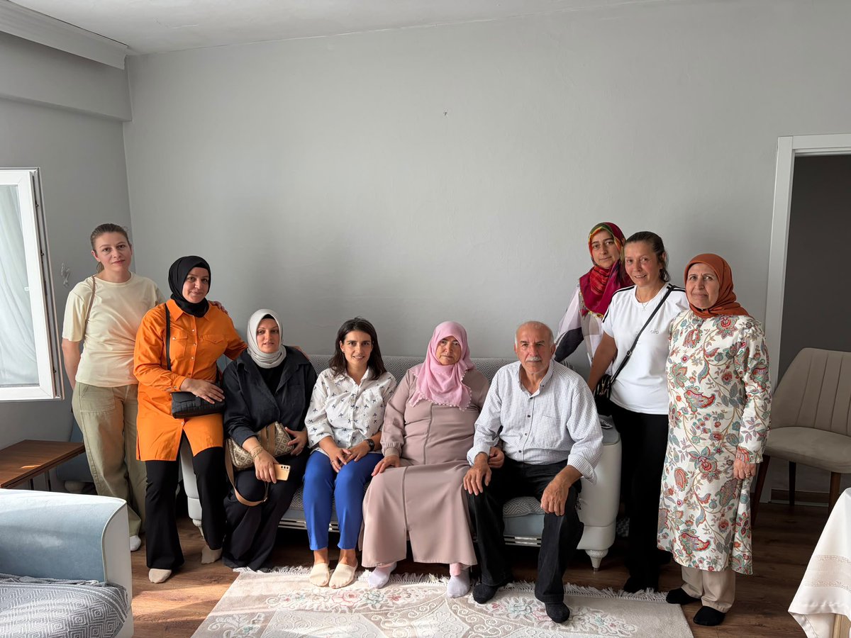 SariyerAkKadin's tweet photo. Başkanımız @KamuranCivgin ’ın eşliğinde teşkilatımızla birlikte mahalle başkanlarımızın mahallelerinde ziyaretlerde bulunduk.

Gönül bağlarımızı güçlendiren bu güzel buluşmalar için teşekkür ediyoruz.

📍 Baltalimanı Mahallesi
📍 Reşitpaşa Mahallesi

#HerMahallesiyleSarıyer https://t.co/jIhpGEF6BR