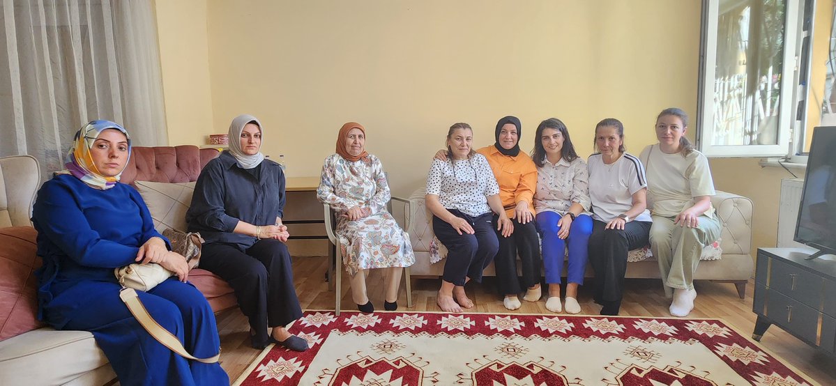 SariyerAkKadin's tweet photo. Başkanımız @KamuranCivgin ’ın eşliğinde teşkilatımızla birlikte mahalle başkanlarımızın mahallelerinde ziyaretlerde bulunduk.

Gönül bağlarımızı güçlendiren bu güzel buluşmalar için teşekkür ediyoruz.

📍 Baltalimanı Mahallesi
📍 Reşitpaşa Mahallesi

#HerMahallesiyleSarıyer https://t.co/jIhpGEF6BR