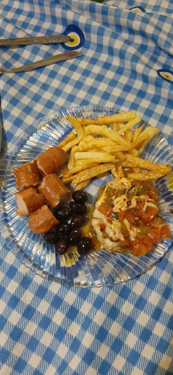ozgee6262's tweet photo. Beni 3 saat bekletse de sonunda kahvaltımı hazırladı...ellerine sağlık 🤣 https://t.co/Y7AmiTHLx3