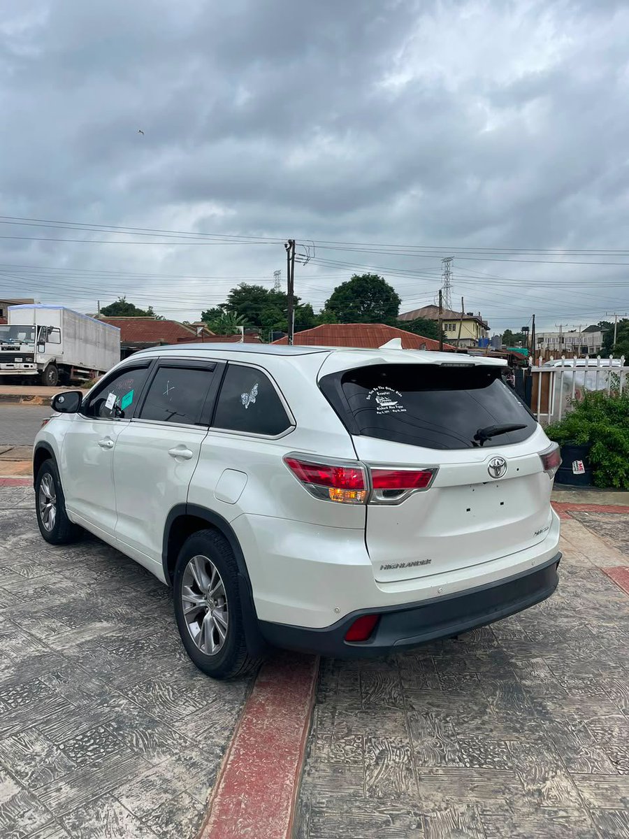 larby6's tweet photo. Monday morning deal 
2015 Toyota Highlander XLE available for sale
🇺🇸Foreign used 
📍 Lagos 
💰 Price:25,000,000
📩 DM for inspection &amp; final details

Help me retweet 🙏 https://t.co/IlBq4Tazum
