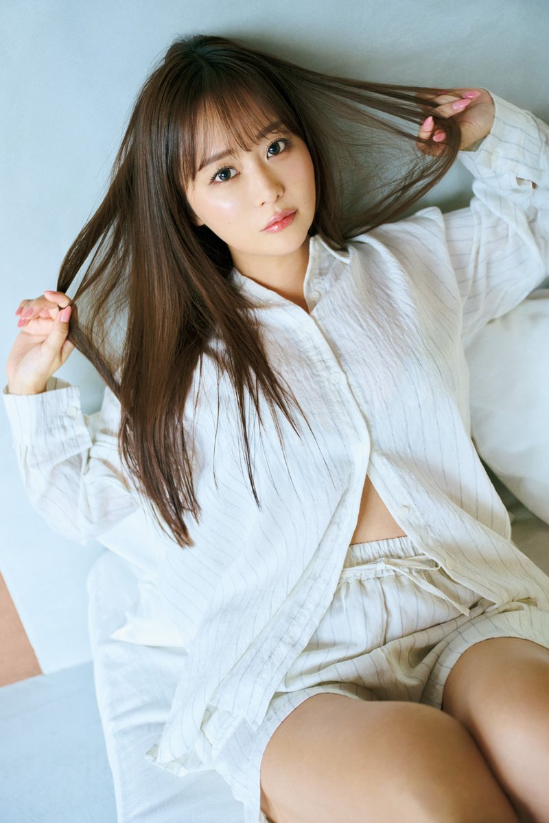 weeklyflash's tweet photo. 週刊FLASH 8月4日発売1820号 特大合併号☀️

▶️表紙＆巻頭
#井口裕香 @yukachiofficial

最強グラマー声優を大特集!!
巻頭+切り離せる保存版ミニブック付き📚

【書店特典付き】
▶️ゲーマーズ限定特典 ポストカード(全5種)
🔗https://t.co/onBTY5SKgm
▶️セブンネット限定特典 生写真(全3種) 
🔗https://t.co/DG8kBXsETH