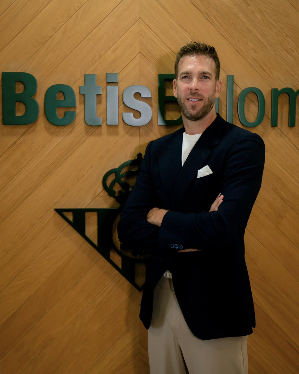 RealBetis's tweet photo. Adrián San Miguel se incorpora a la estructura de la dirección deportiva del #RealBetis, donde desempeñará funciones de coordinación deportiva e institucional 🤝💚

ℹ️ https://t.co/9T4VsOcyDk https://t.co/UdBXLGdI1l